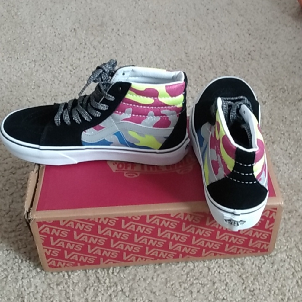 Vans and they have three more other colors